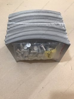 Накладки гальмівні КАМАЗ свердлені комплект із заклепками (вир-во Трібо) Трибо 5511-3501105 (фото 1)