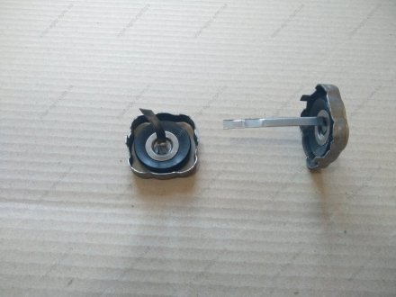 Фото 1 - крышка заливной горловины насоса ГУР КАМАЗ НПО КамАгрегат-Сервис (Набережные Челны) 5320-3407350 Крышка заливной горловины насоса ГУР КАМАЗ НПО КамАгрегат-Сервис (Набережные Челны) 5320-3407350 (фото 1)