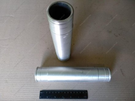 Фото 1 - труба перепускная водяных термостатов КАМАЗ (длинная) Украина 740.1303090 Труба перепускная водяных термостатов КАМАЗ (длинная) Украина 740.1303090 (фото 1)