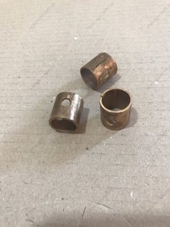 Фото 1 - втулка валика масляного насоса ЯМЗ 236-1011034 Втулка валика масляного насоса ЯМЗ 236-1011034 (фото 1)