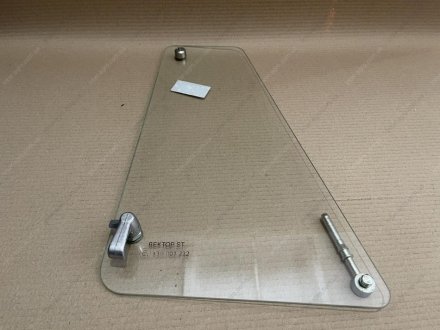 Фото 1 - стекло форточки в сборе левое, хром. ручки КАМАЗ (СТМ S.I.L.A.) S.I.L.A. 5320-6103051-01 Стекло форточки в сборе левое, хром. ручки КАМАЗ (СТМ S.I.L.A.) S.I.L.A. 5320-6103051-01 (фото 1)