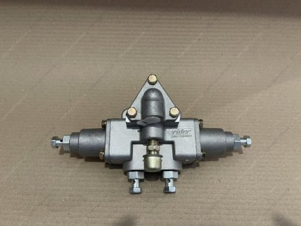 Фото 1 - воздухораспределитель КПП МАЗ RIDER 238Н.1723009-01 Воздухораспределитель КПП МАЗ RIDER 238Н.1723009-01 (фото 1)