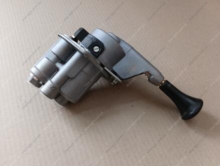 Кран тормозной обратного действия 4-х конт.КАМАЗ, МАЗ, КРАЗ RIDER 64221-3537310