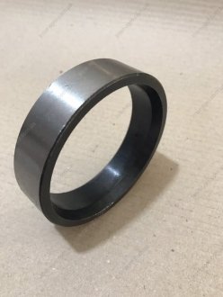 Фото 1 - втулка сальника ступицы заднего колеса ГАЗ 3307, 3309, 53 53-2401025 Втулка сальника ступицы заднего колеса ГАЗ 3307, 3309, 53 53-2401025 (фото 1)