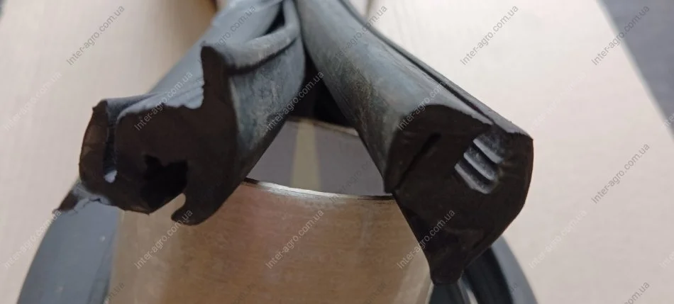 Уплотнитель стекла ветрового ГАЗ 53 (лобового) (L=4,2 м) DETALKA 52-5206050 (фото 1)