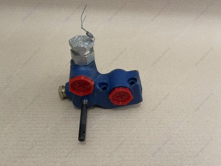 Кран подъема платформы (кузова) ЗИЛ (гидрораспределитель) Украина 555-8607010