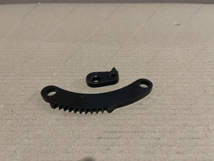 Фото 1 - сектор рычага ручного тормоза ЗИЛ 130 (с собачкой) RU 130-3508048 Сектор рычага ручного тормоза ЗИЛ 130 (с собачкой) RU 130-3508048 (фото 1)