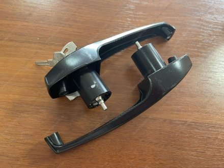 Фото 1 - ручка КАМАЗ двері зовнішня (пара з ключами) 5320-6105152 Ручка КАМАЗ двері зовнішня (пара з ключами) 5320-6105152 (фото 1)