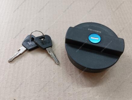 Кришка бака паливного ВАЗ 2101-07, ЗАЗ 1102 ТАВРІЯ (ст. зразка) пластмасова з ключем Tempest 2101-1103010