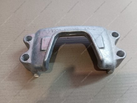 Фото 1 - крышка опоры двигателя КамАЗ задней Украина 5320-1001109 Крышка опоры двигателя КамАЗ задней Украина 5320-1001109 (фото 1)