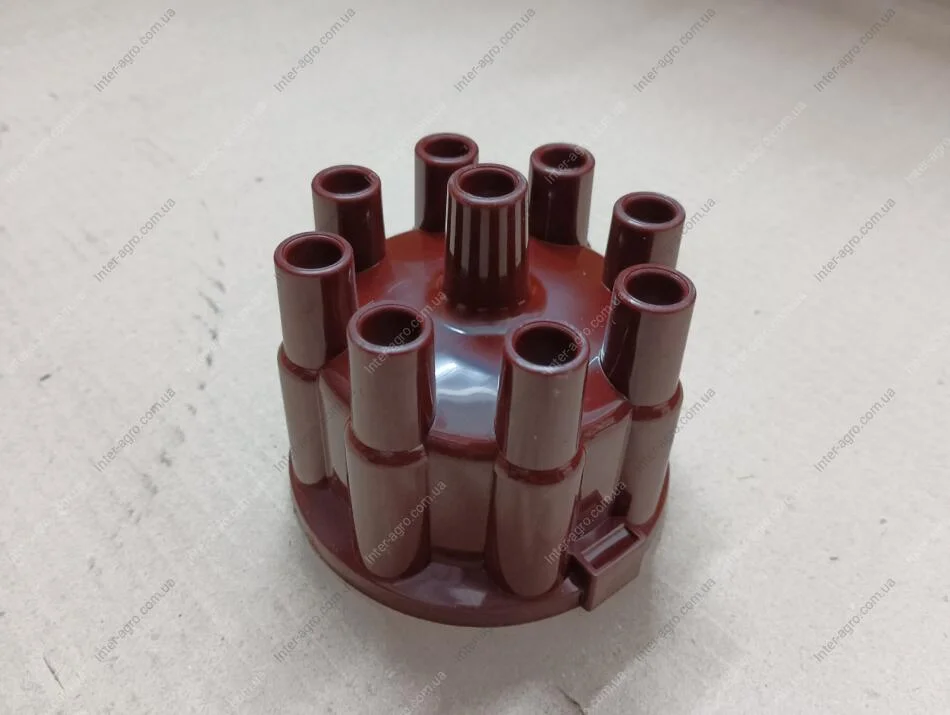 Крышка распределителя зажигания ГАЗ 53, 3307, ЗИЛ беcконт. DECARO Р351-3706500 (фото 1)