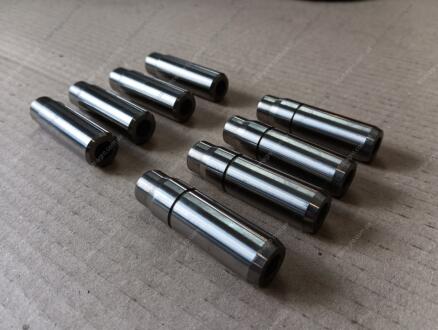 Втулка клапана ГАЗЕЛЬ, ВОЛГА, УАЗ направляющая с дв. ЗМЗ 402, ГАЗ-53, УАЗ (4 впускных + 4 выпускных) DETALKA 4022-1007033/38